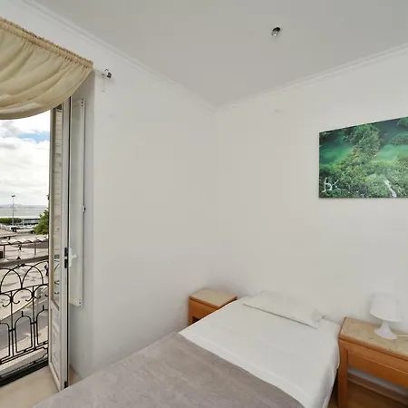 Guest house The Place Santa Apolonia *