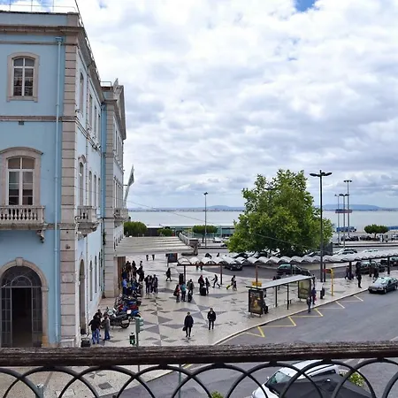 The Place Santa Apolonia * Lisboa